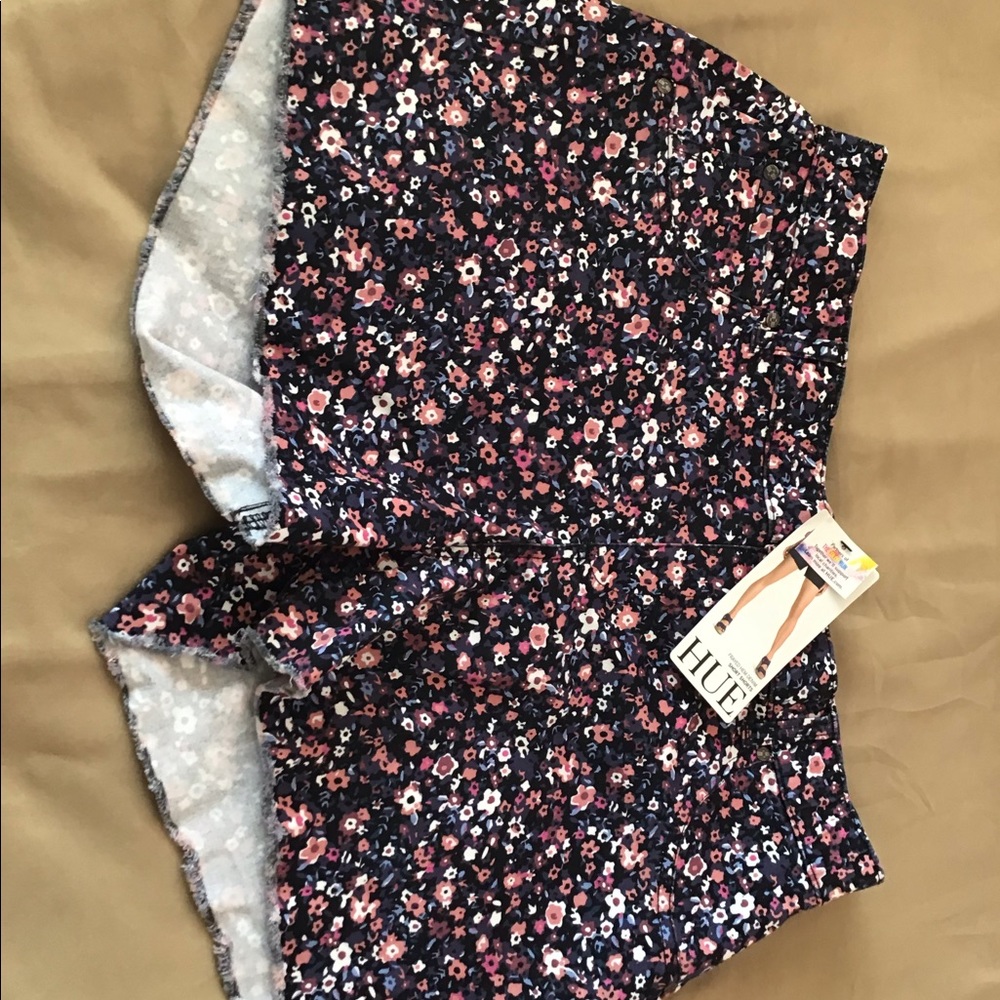 HUE Frayed Hem Denim Short Shorts